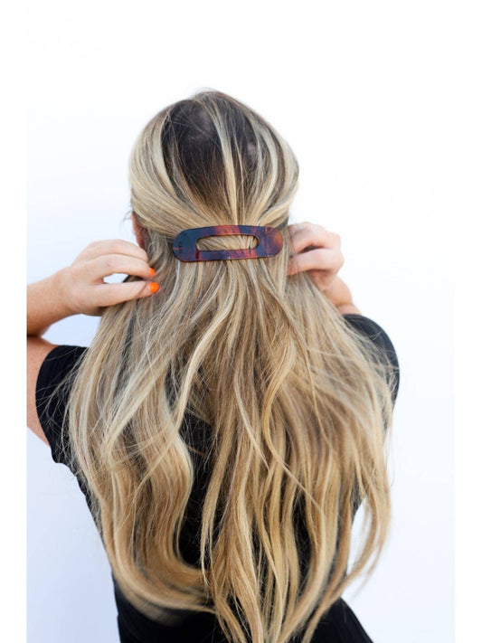 dark tortoise lay down claw