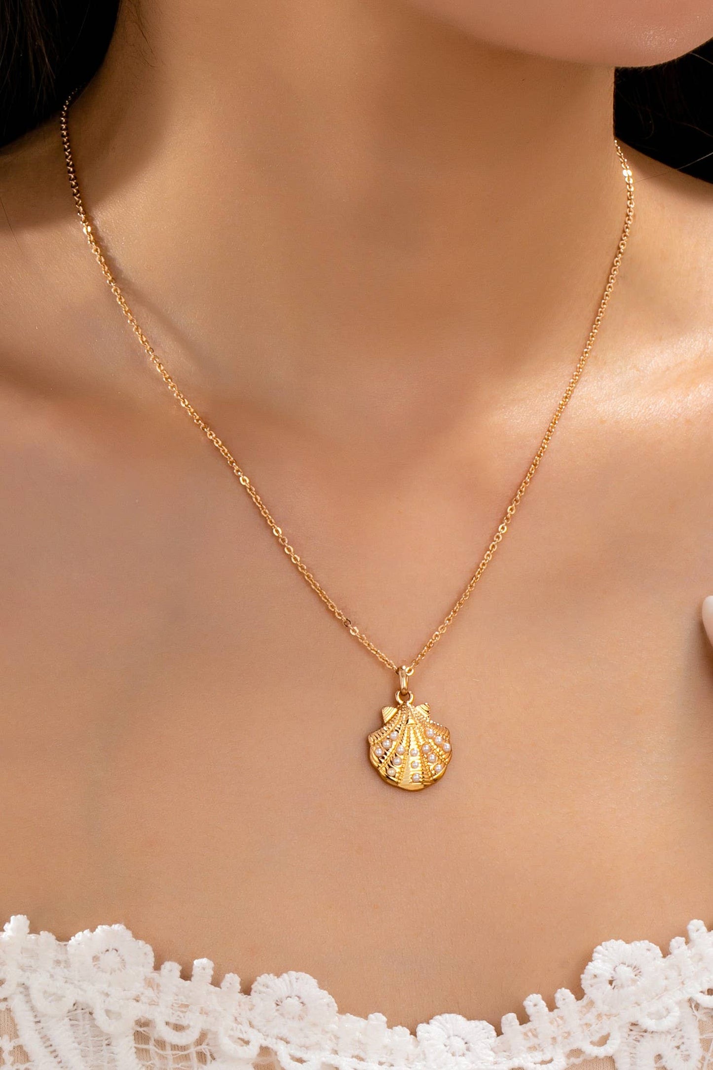 pearl shell pendant necklace