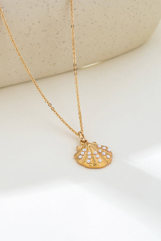 pearl shell pendant necklace