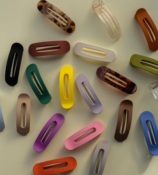 dark tortoise lay down claw